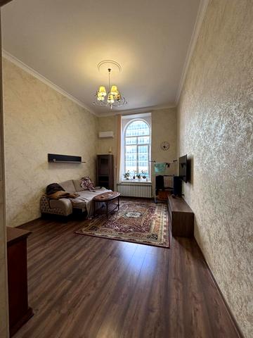 Віталія Боровика вул., 10