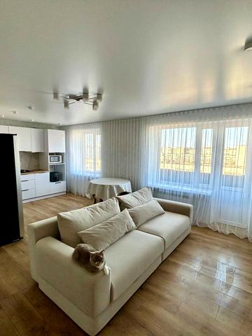 Ветеранів вул. (Артема), 13