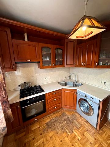 Сонячна вул., 10