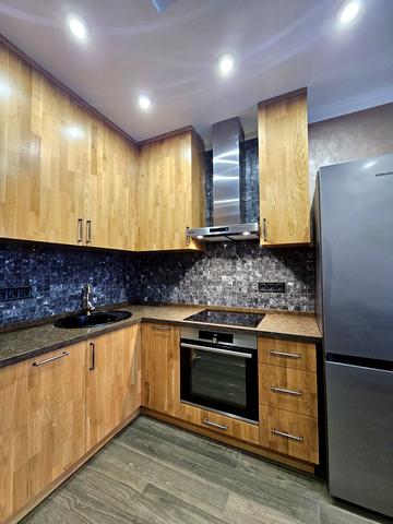 Львівська вул., 15