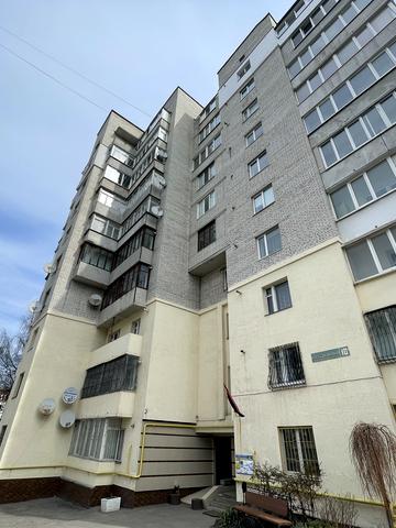 Коновальця вул., 10