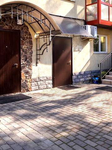 Райдужна вул., 23