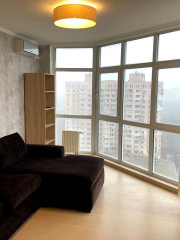 Леся Курбаса просп., 7-Б