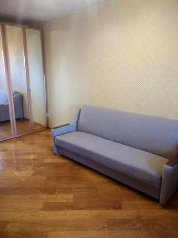 Прирічна вул., 17