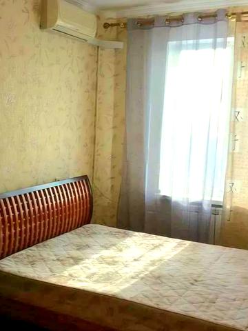 Прирічна вул., 17