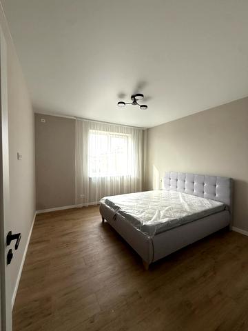 Наварійська вул., 27