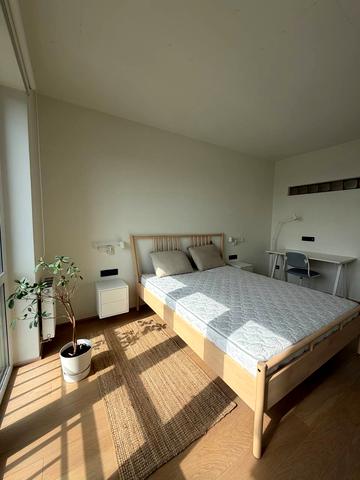 Угорська вул., 12