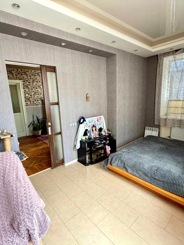 Незалежності вул. (Титова), 27