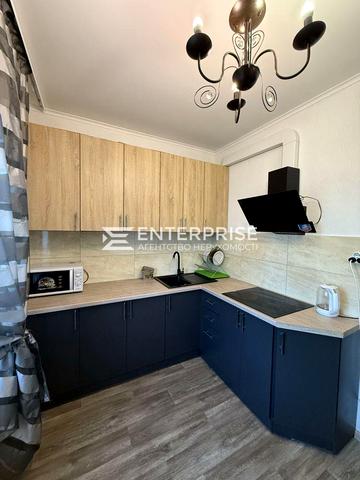 Срібнокільська вул., 8