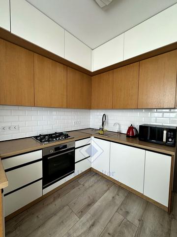 Єдності вул., 4