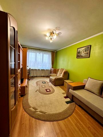 Тролейбусна вул., 14