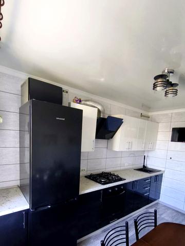 Перемоги вул., 37