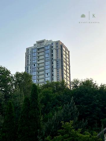 Студентська вул., 22