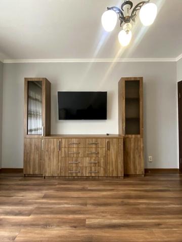 Олега Антонова вул. (Карла Маркса), 13в