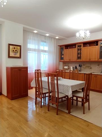 Панаса Мирного вул., 17