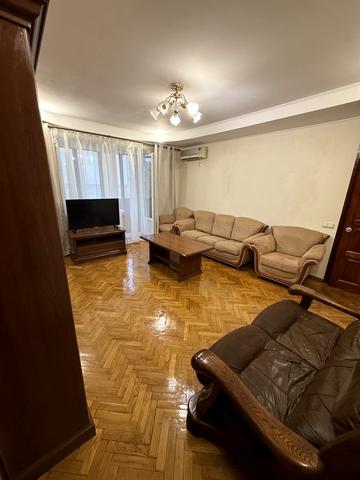 Велика Васильківська вул. (Червоноармійська), 136