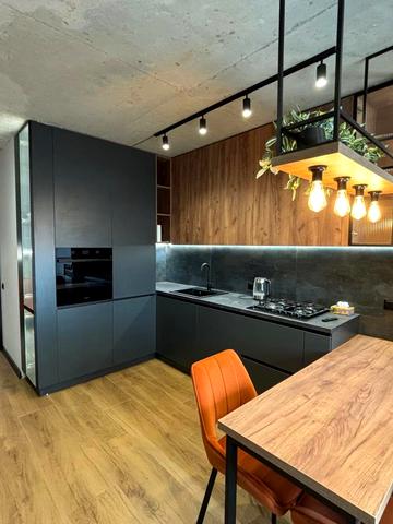 Степана Бандери вул., (Будинок 4)