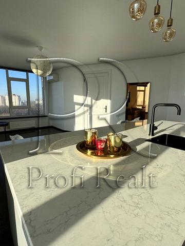 Любомира Гузара просп. (Космонавта Комарова), 15а