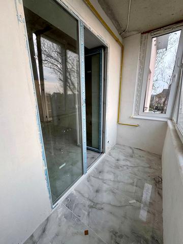 Наварійська вул., 27