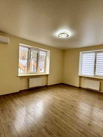Лісова вул., (Будинок)