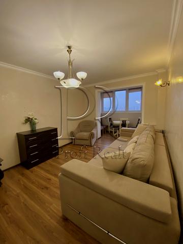 Білицька вул., 18