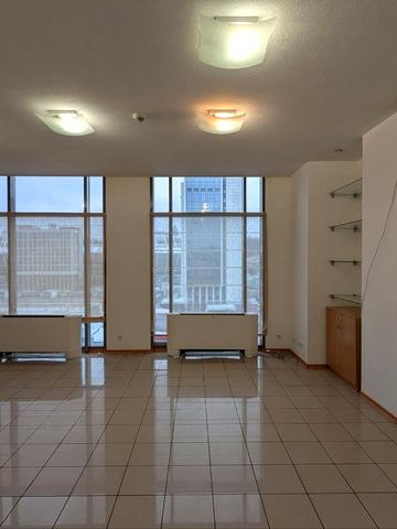 Велика Васильківська вул. (Червоноармійська), 72