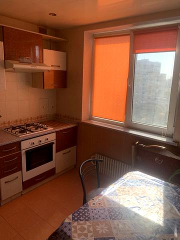 Олімпійська вул., 31