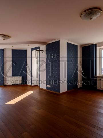 Валерія Лобановського вул., 18