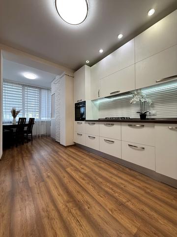 Абрикосова вул., 3-Б