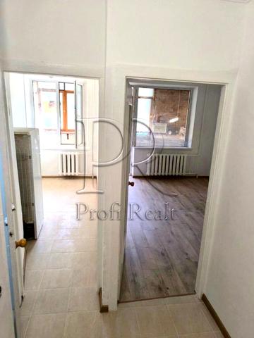 Павла Тичини просп., 11