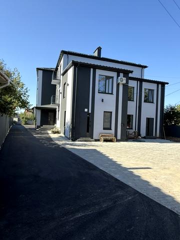 Українська вул., 21