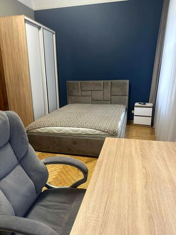 Академіка Володимира Гнатюка вул. (), 12