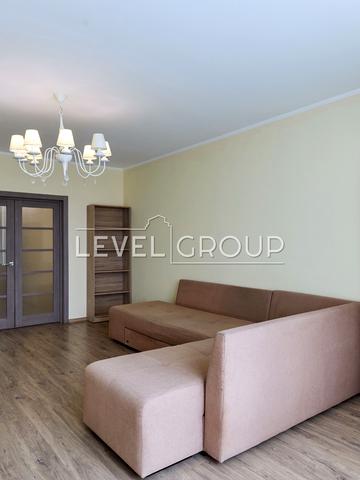 Миколи Ушакова вул., 1-Б