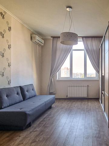 Гната Хоткевича вул. (Червоногвардійська), 8