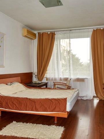 Михайла Омеляновича-Павленка вул. (Суворова), 19