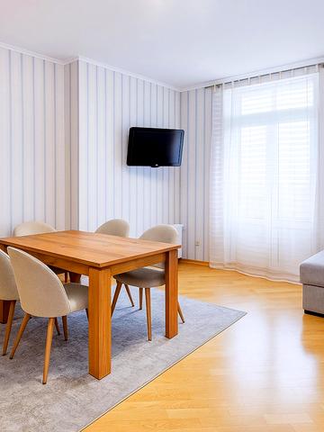 Раїси Окіпної вул., 8