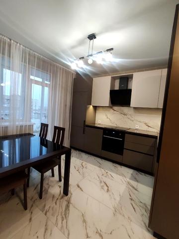 Братів Гипиків вул. (Оренбурзька), 1