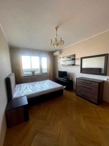 Озерна вул., 6