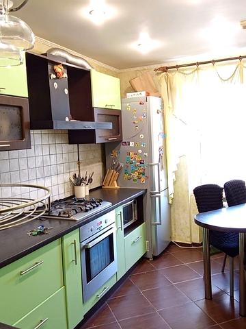 Бориса Мозолевського вул. (Корнійчука), 2