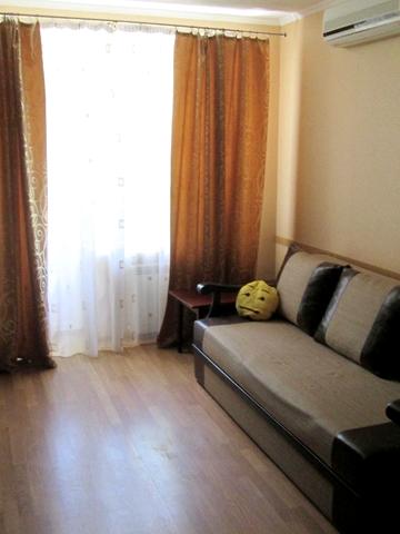 Велика Васильківська вул. (Червоноармійська), 114