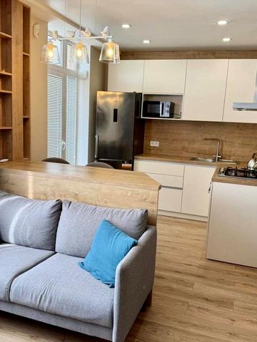 Євгена Чикаленка вул., 43