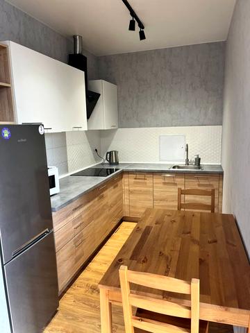 Дніпровська набережна вул., 23