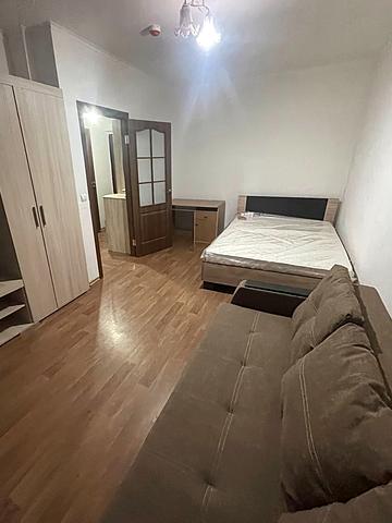 Бориса Гмирі вул., 12-Б