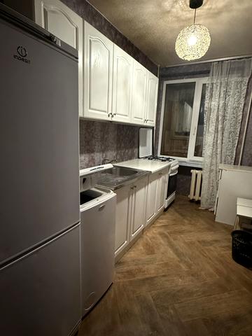 Мілютенка вул., 36