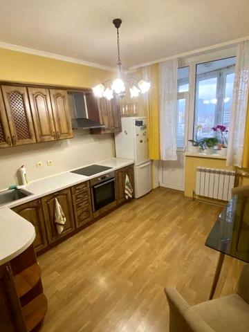 Бориса Гмирі вул., 6