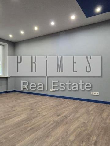 Будівельників вул., 1