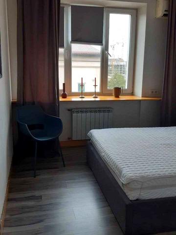 Набережно-Хрещатицька вул., 35