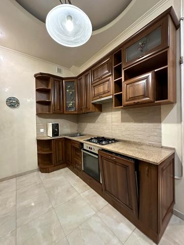 Шептицьких вул., 30