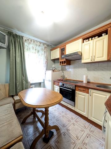 Варшавська вул., 68