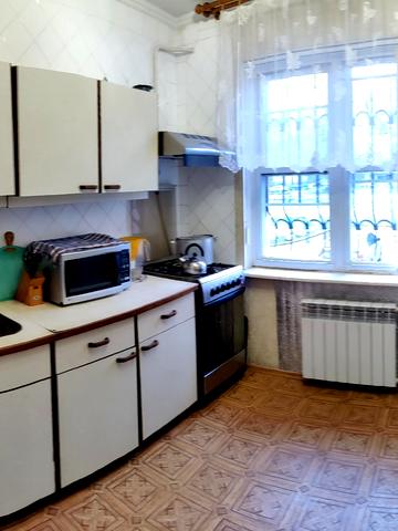 Академіка Заболотного вул., 35